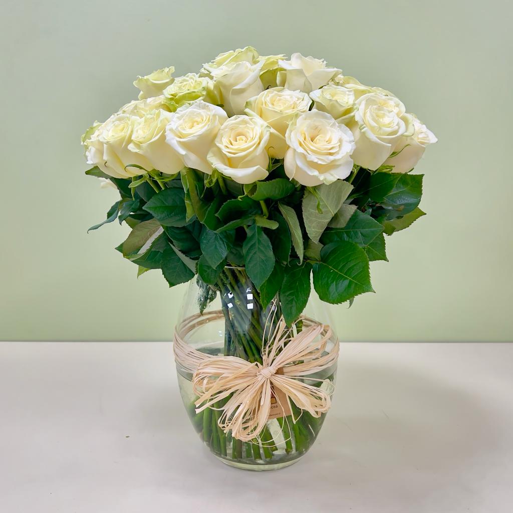 Arreglo XL 50 Rosas Blancas en Florero