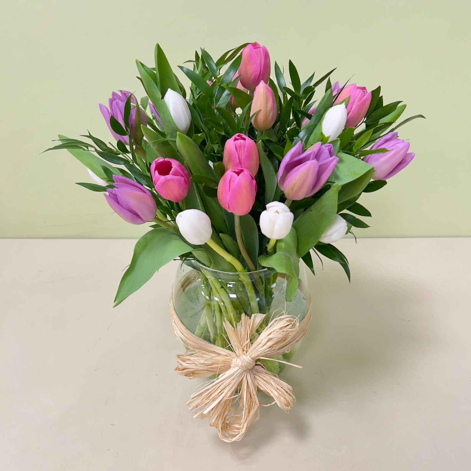 30 Tulipanes Pastel en Florero DCTO
