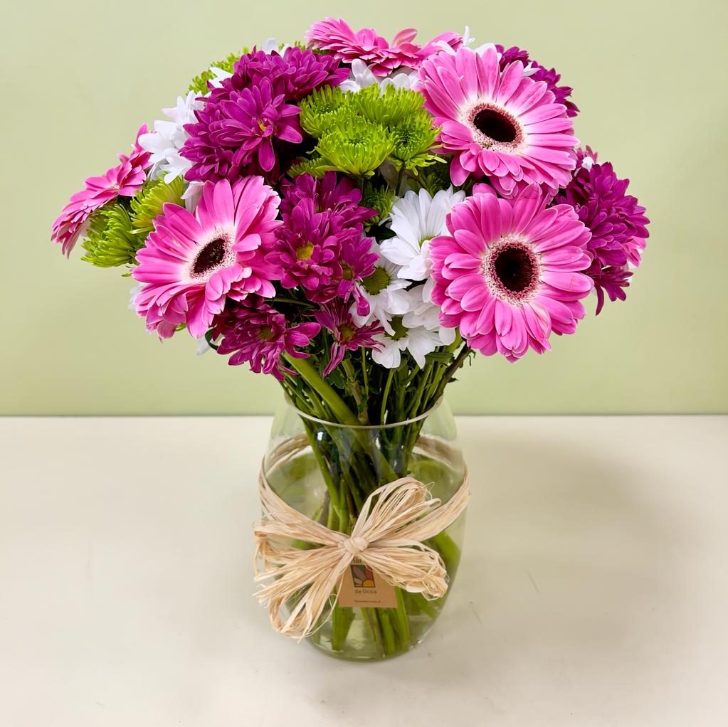 Arreglo Gerberas y Pompones en Florero.