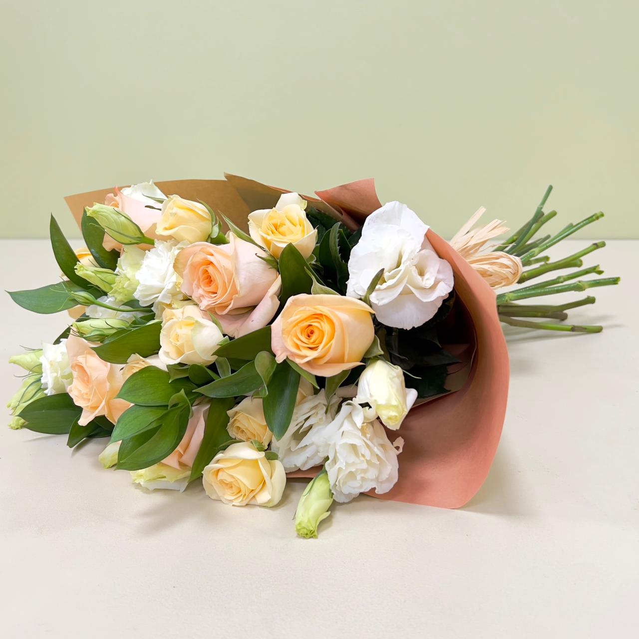 Ramo Lisianthus & Rosas Damasco