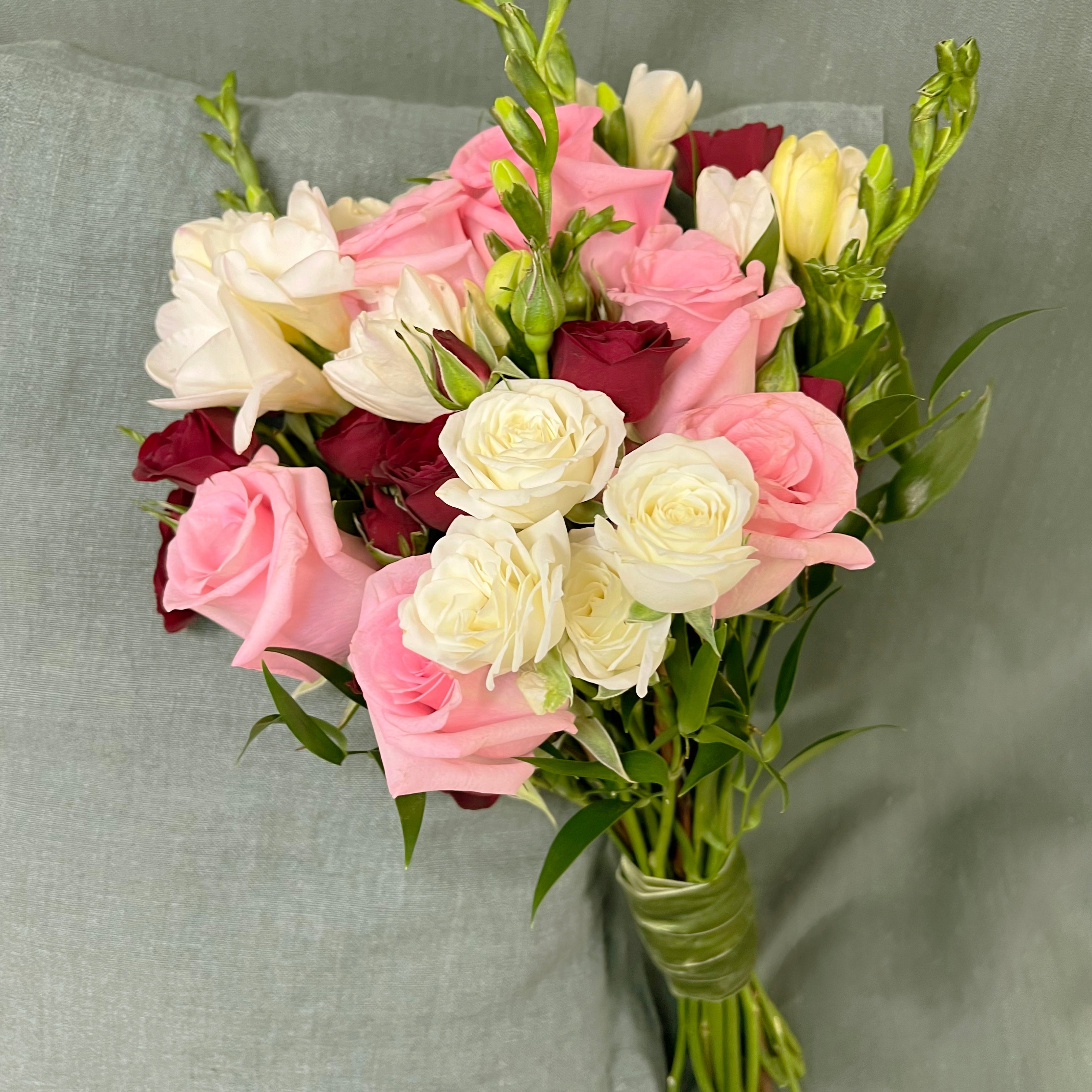 Rosas & Fresias Novia