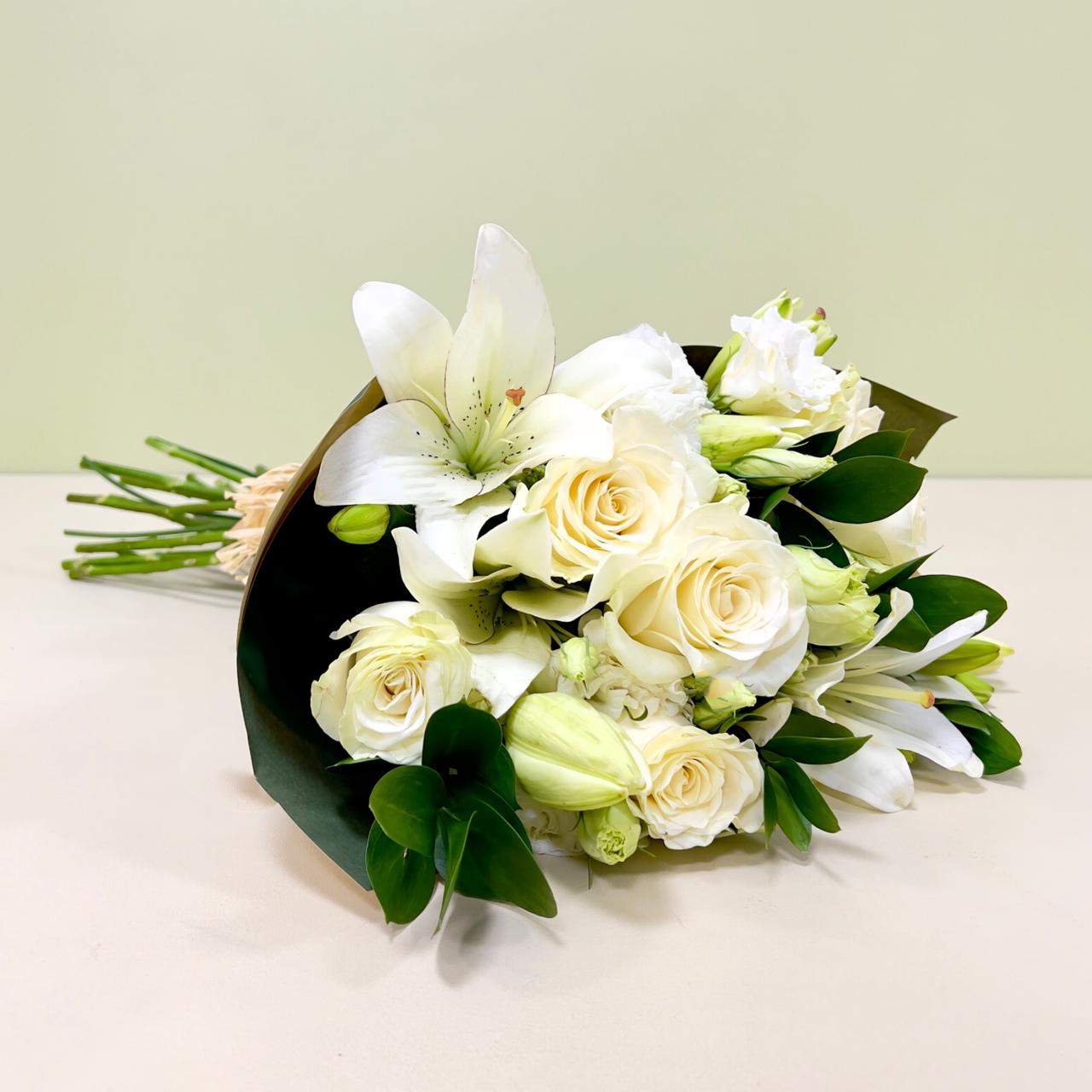Ramo Lisianthus & Lilium Blancos