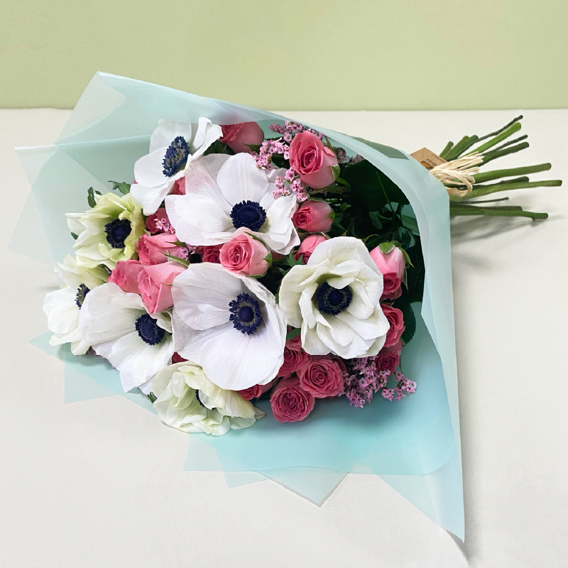 Anémonas Blancas & Mini Rosas