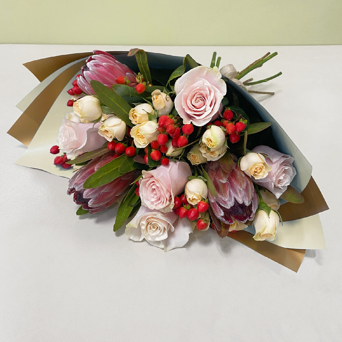 Ramo Proteas & Mini Rosas | Invierno | Flores de ocoa