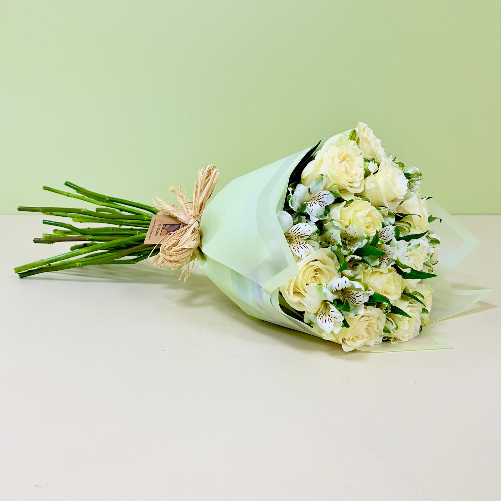 Ramo de Rosas y Alstroemerias Blancas
