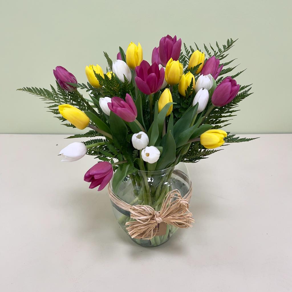 30 Tulipanes en Florero DCTO
