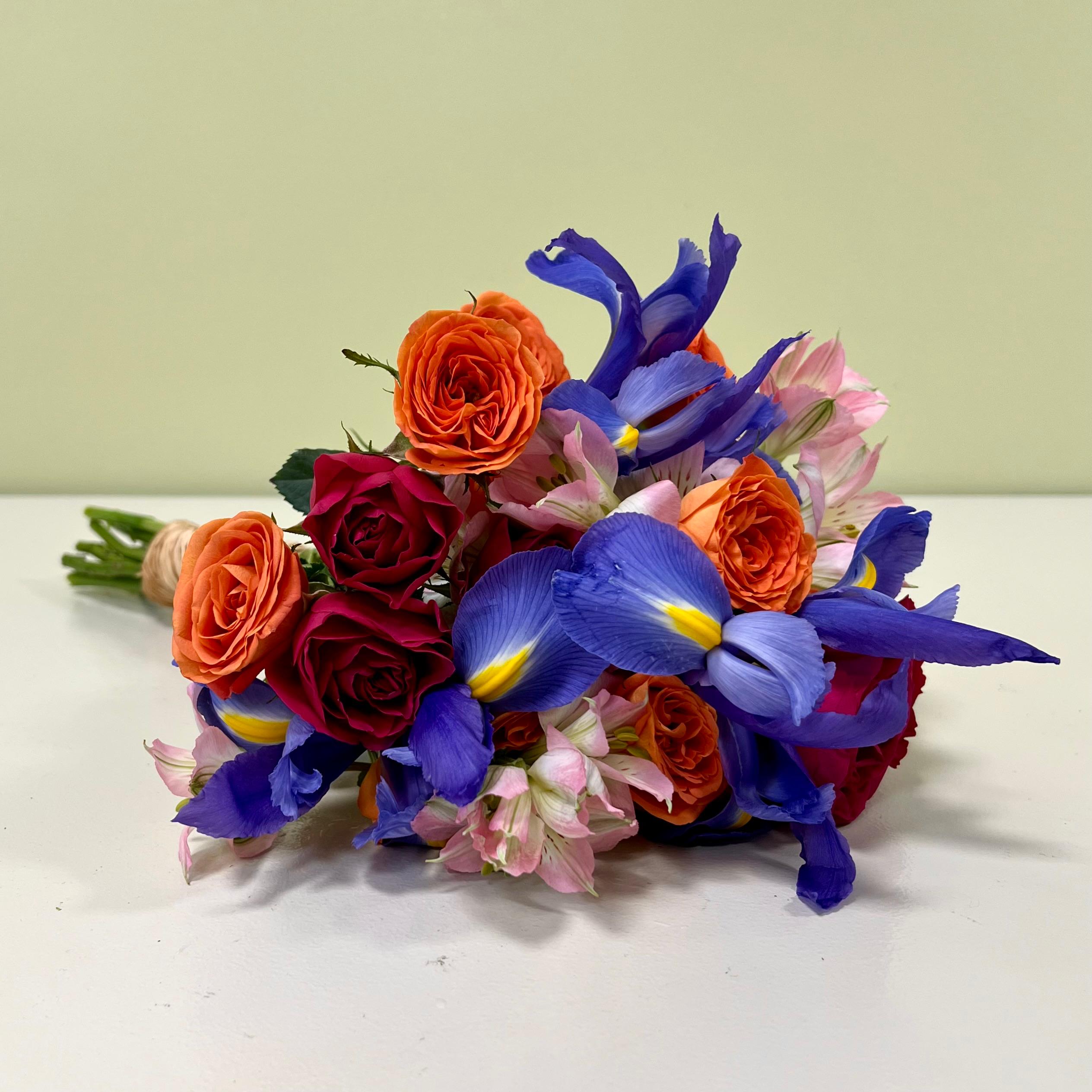 Ramo Soltera | Iris & Mini Rosas