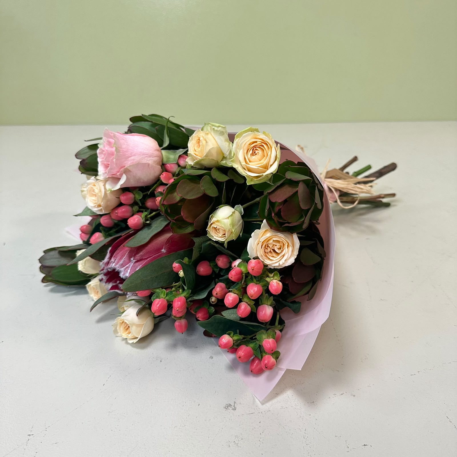 Ramo Protea & Mini rosas+Chocolate
