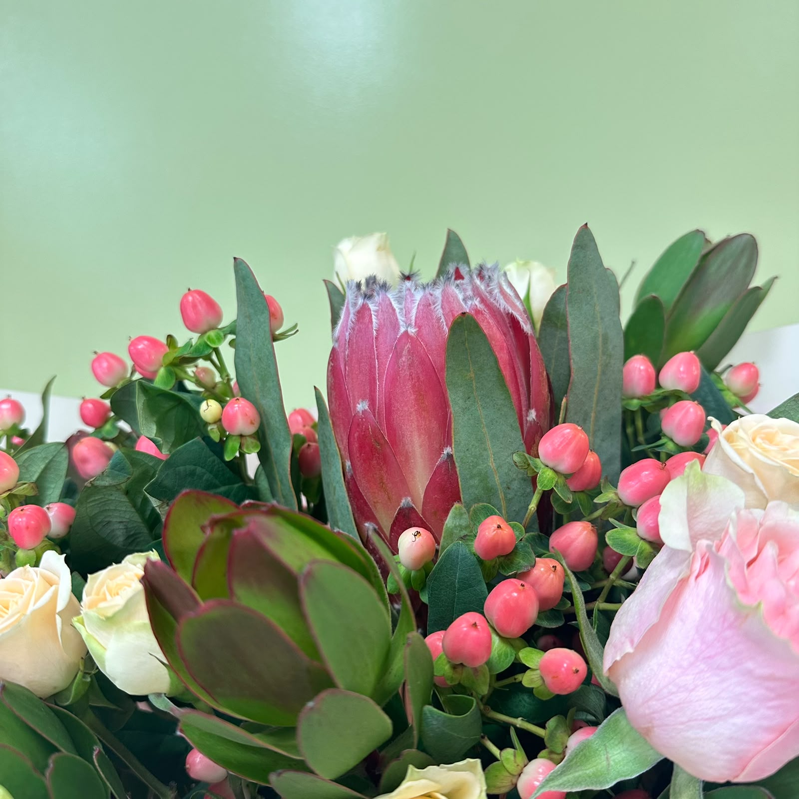 Ramo Protea & Mini rosas+Chocolate