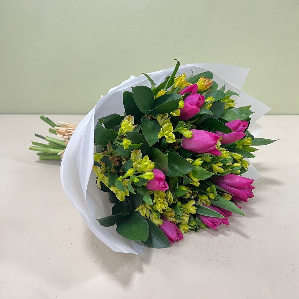 Ramo Charmelia & Tulipán Fucsia.