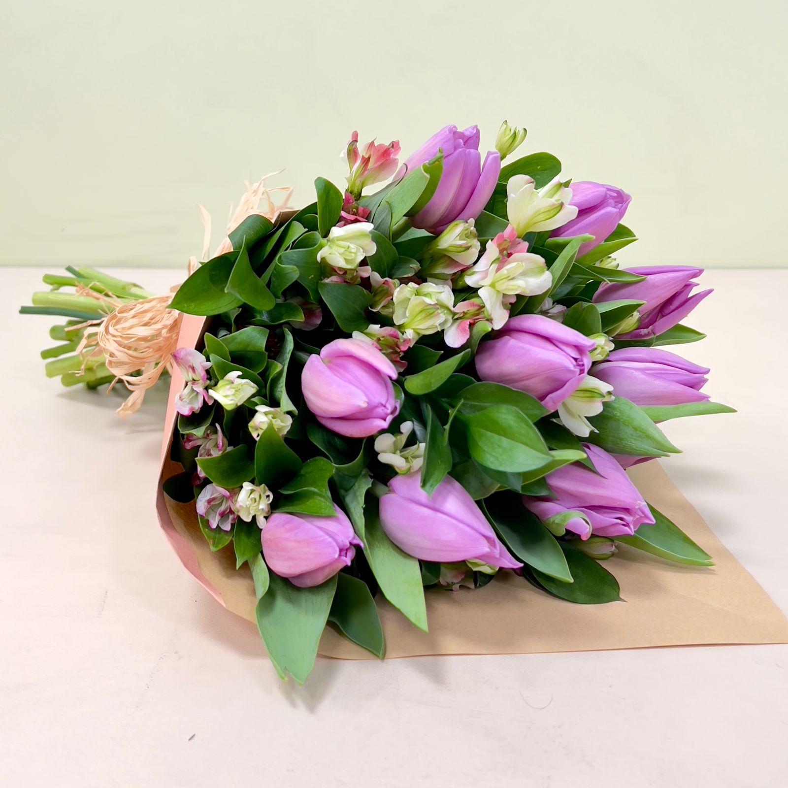 Ramo Charmelia & Tulipán Morado DCTO